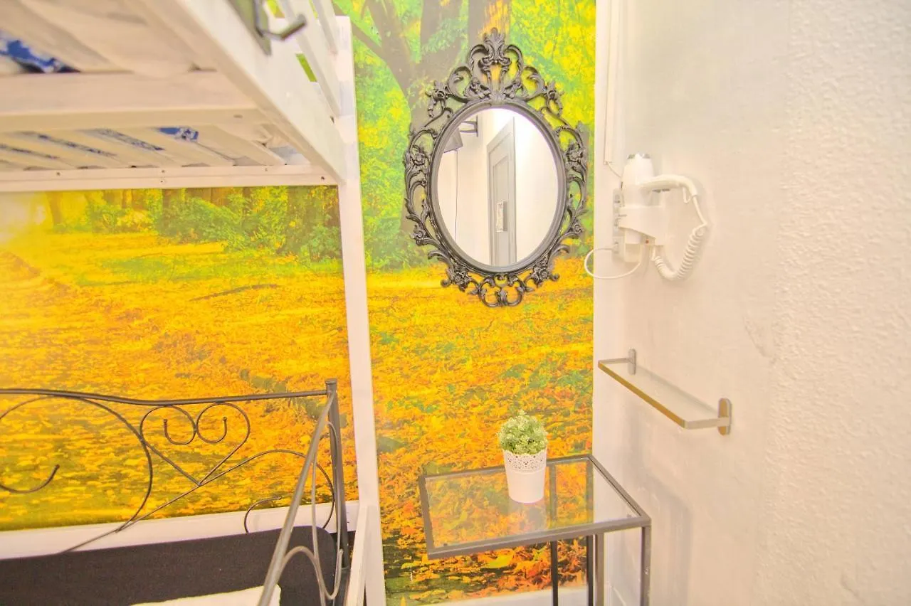 Low Cost Room Mercado مالقة منزل للإقامة