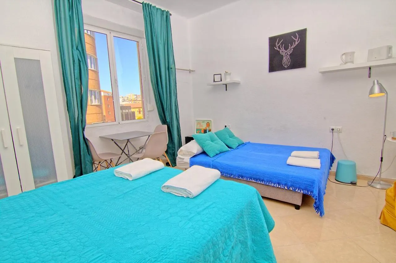 Low Cost Room Mercado مالقة 0*,