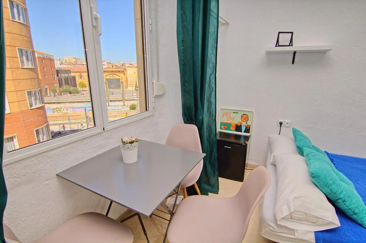 Low Cost Room Mercado Malaga 0*,